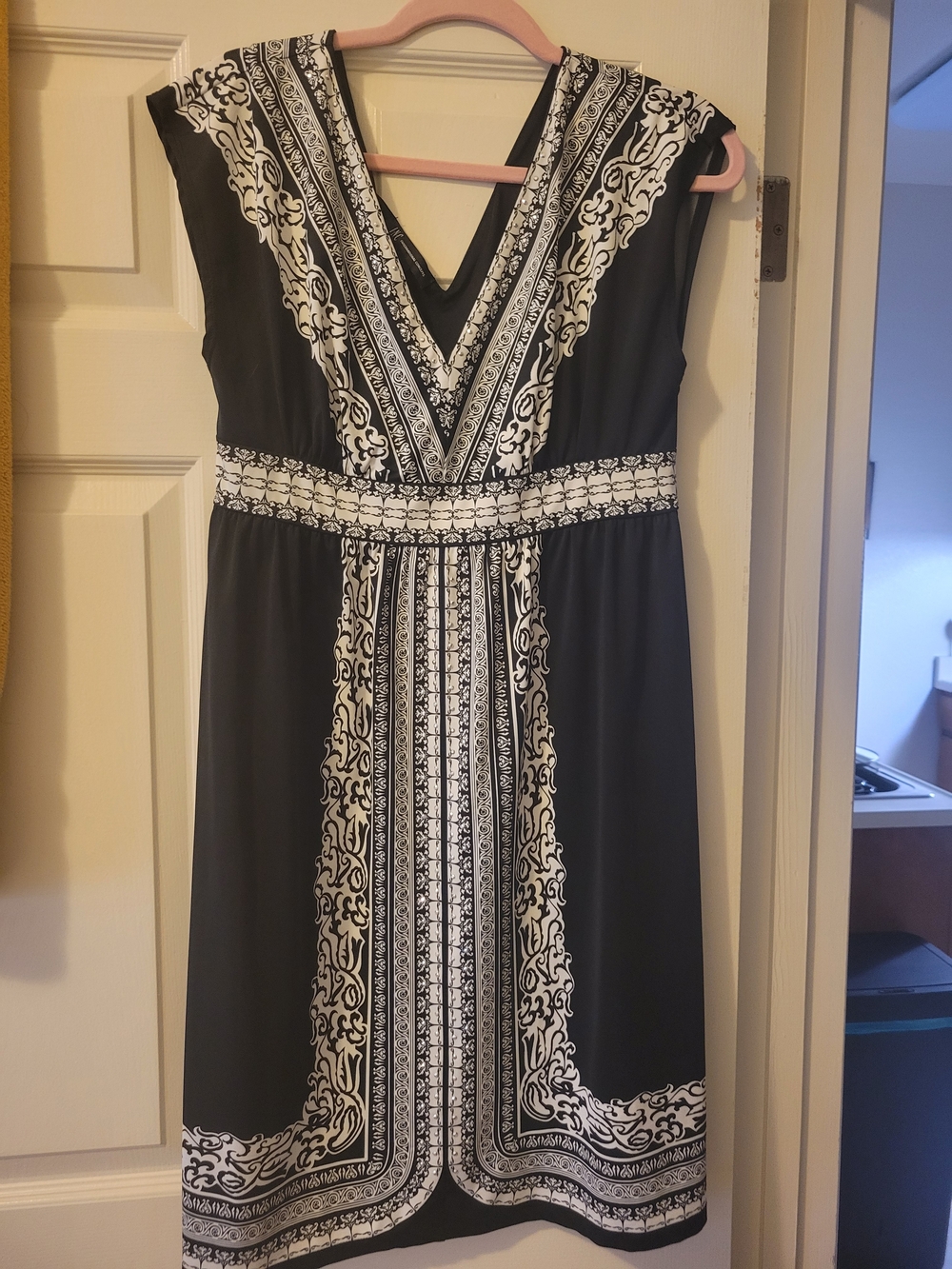 Black & White V-Neck Patterned Women’s Dress